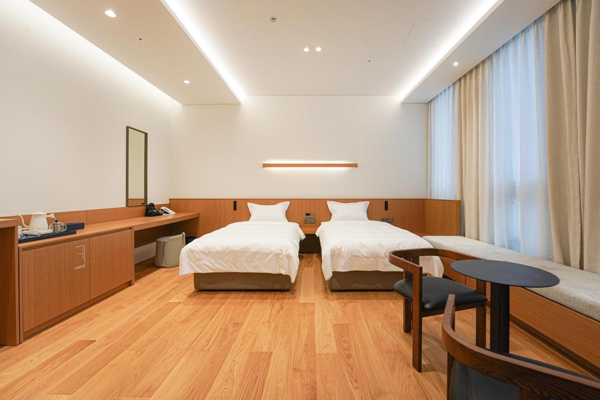 Hotel Ground27 Busan Bagian luar foto