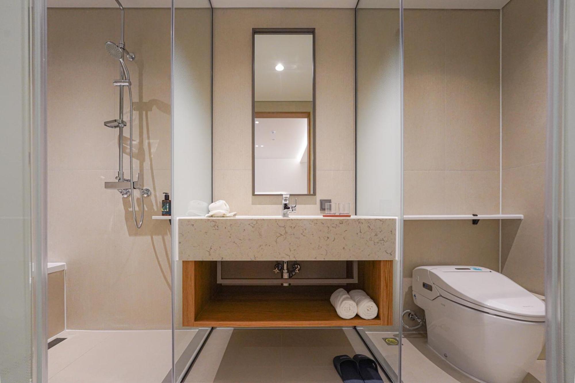Hotel Ground27 Busan Bagian luar foto