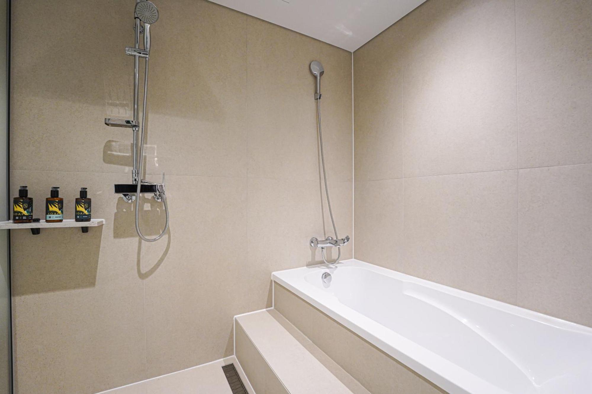 Hotel Ground27 Busan Bagian luar foto