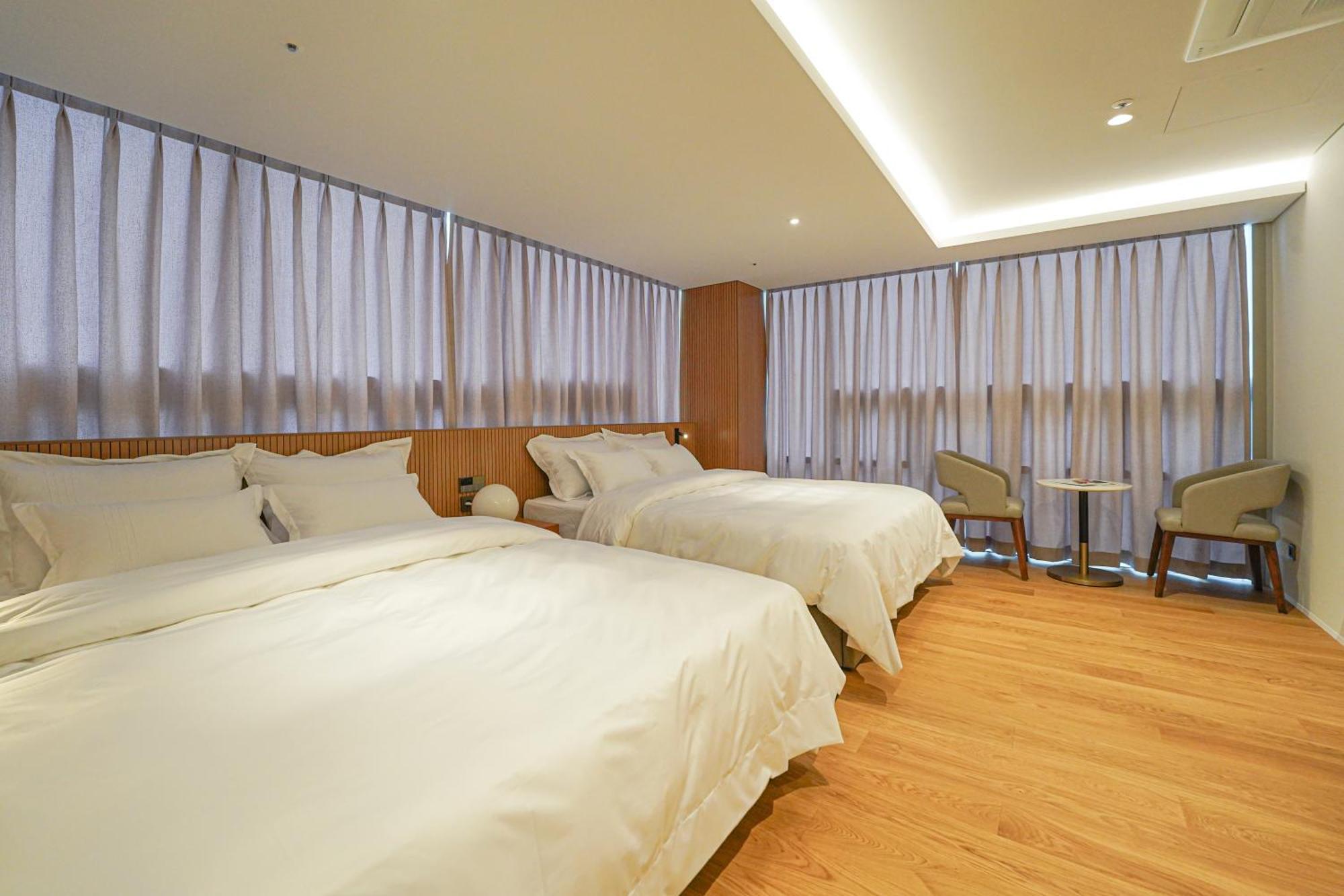 Hotel Ground27 Busan Bagian luar foto