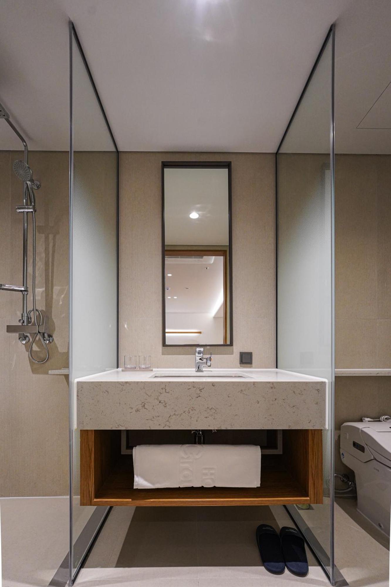 Hotel Ground27 Busan Bagian luar foto